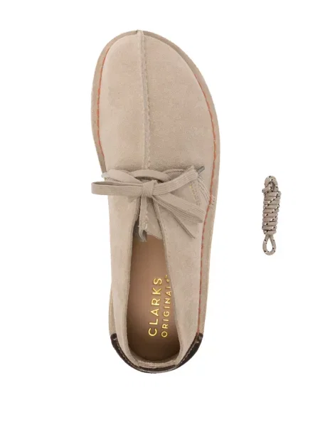 Велурени ниски обувки Clarks Originals кафяво