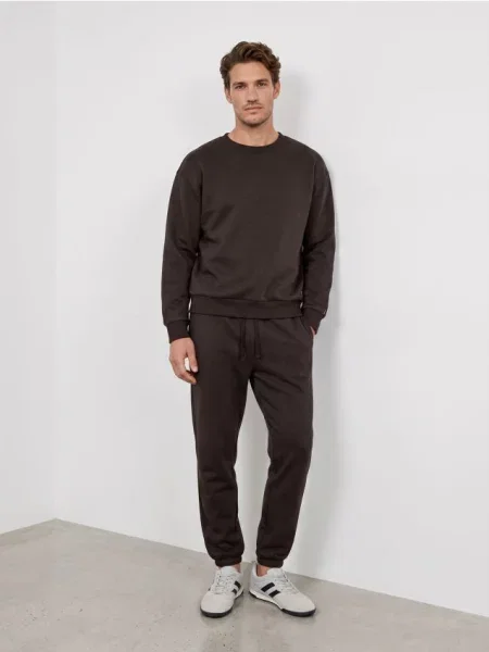 Sinsay Mikina crewneck comfort fit s příměsí bavlny hnědá