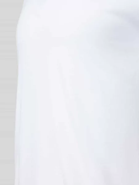 T-shirt o kroju slim fit z dekoltem w serek model ‘Daily Comfort’ Falke biała