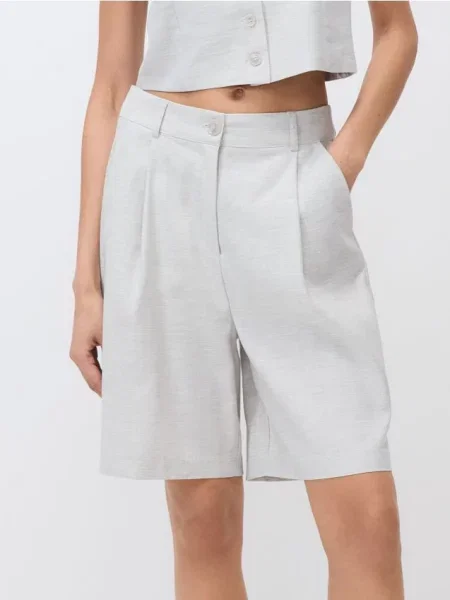 Reserved Шорти-бермуди зі складками світло-сірий сірі