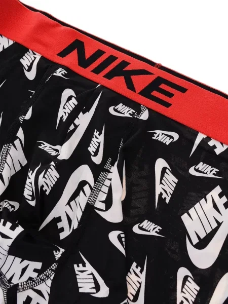 Scurt chiloți Nike cu imagine cu model floral negru