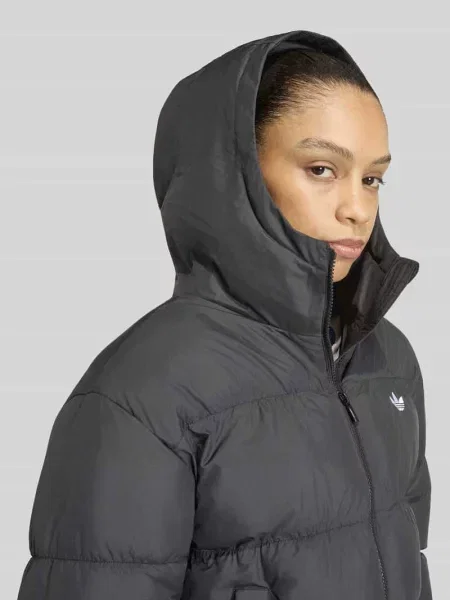 Kurtka pikowana o kroju regular fit z wyhaftowanym logo Adidas Originals czarna