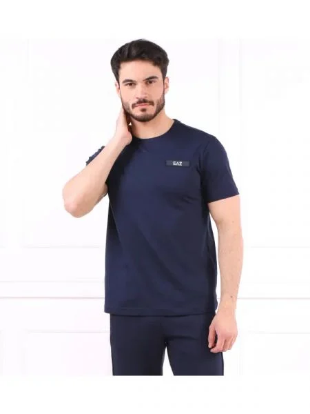 Tricou