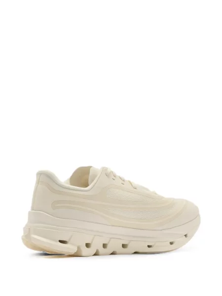 Sneakerși On