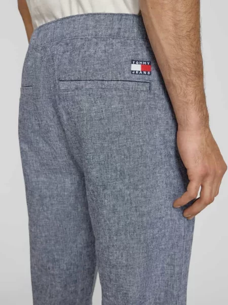 Spodnie o kroju regular fit o szerokości z mieszanki lnu i bawełny Tommy Jeans granatowe