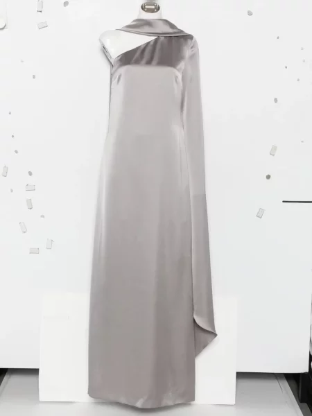 Rochie maxi Solace London cu un umăr gol
