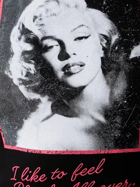 Укороченная футболка Guess