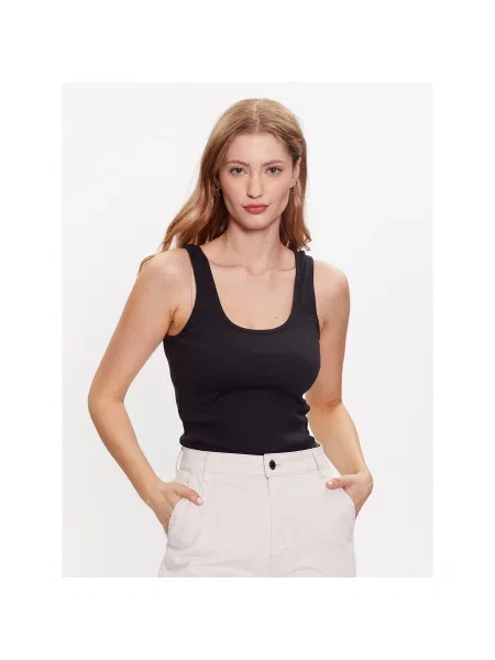 Levi's® Top Essential Regular Fit črna