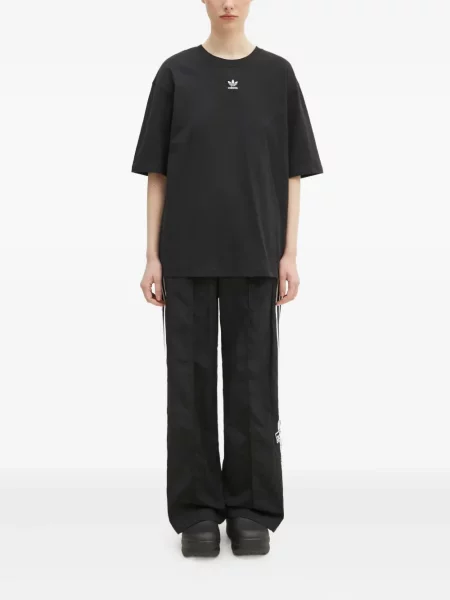 Spodnie cargo Adidas w paski z nadrukiem czarne