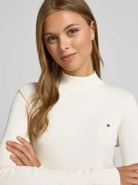 Sweter o kroju regular fit z mieszanki bawełny Tommy Hilfiger biały