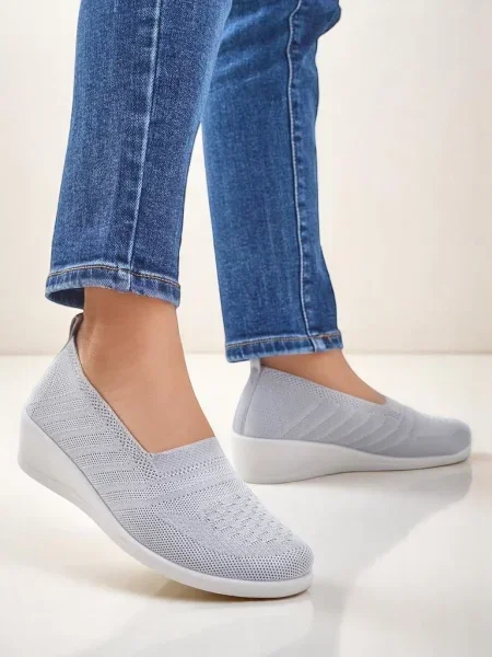 Mokasíny Resti na klínovém podpatku bílé