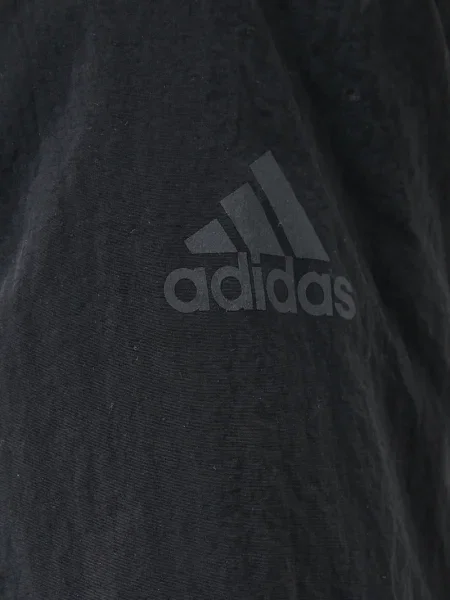 Sneakerși Adidas Superstar cu dungi cu glugă cu blană alb