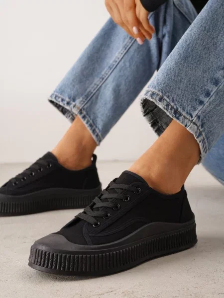 Teniși înalți Levanatia negri