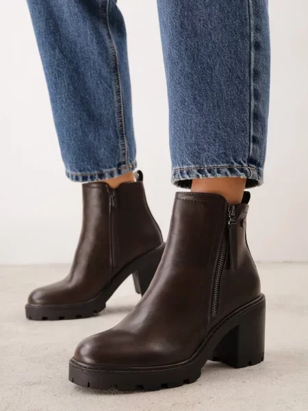 Botine VICES cu gros și talpă profilată decorate cu pe carâmb Lomira maro