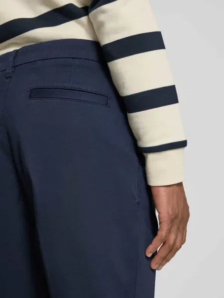 Spodnie chino z mieszanki bawełny krój regular fit model TAAMIR PLEATED' Armedangels granatowe