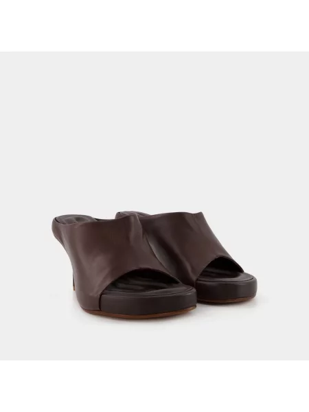 Klapki Jacquemus skórzane brązowe