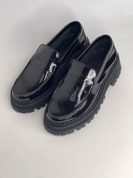 Кожаные лаковые лоферы 105.store черные