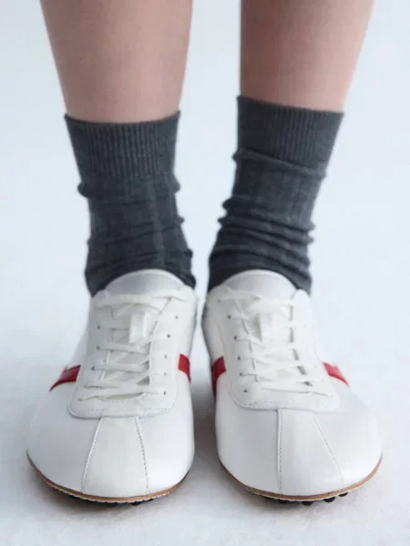 Sportowe buty ze skóry z kontrastową podeszwą Kobieta 40 MANGO biały