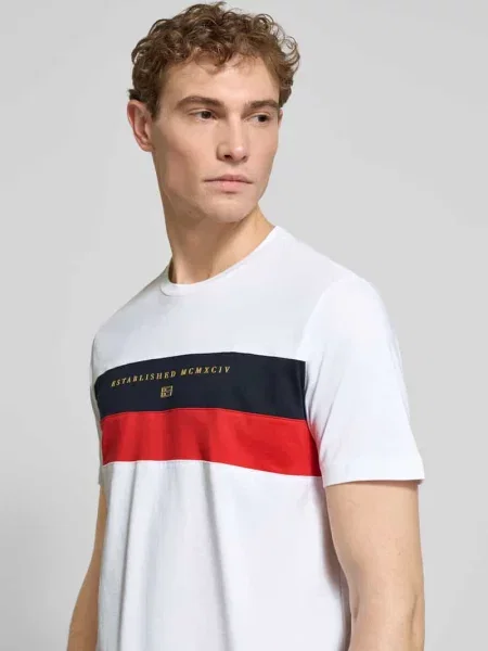 T-shirt o kroju regular fit z okrągłym dekoltem Christian Berg Men biała