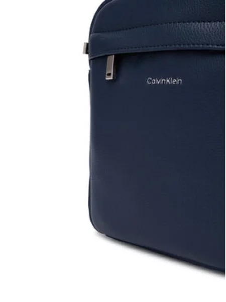 Crossover torbica Calvin Klein Raised Reporter Tamnoplava