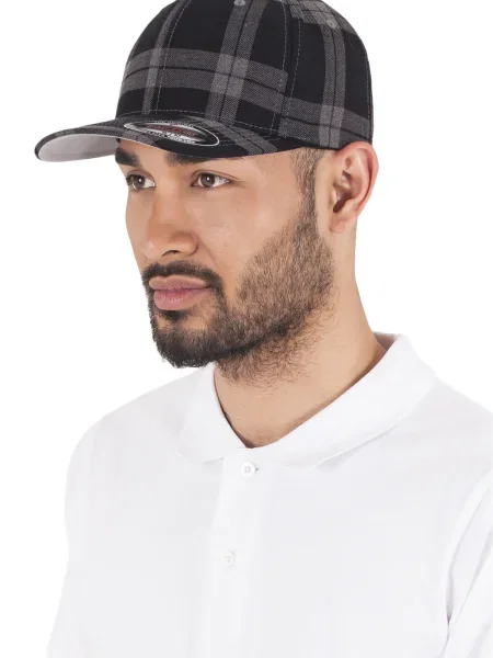 Kapa Flexfit s karirastim vzorcem bela