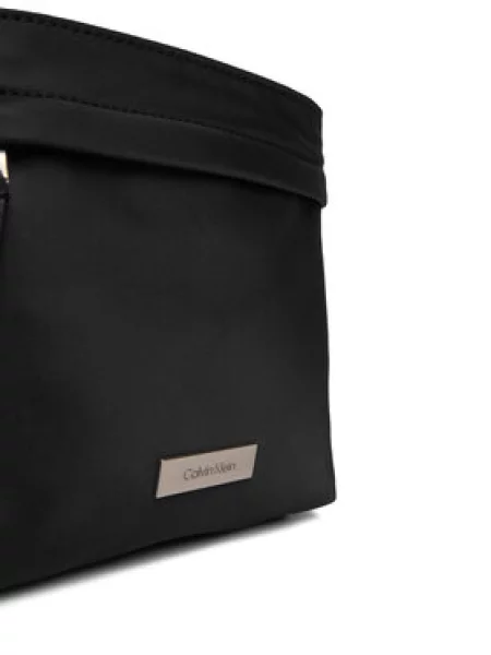 Calvin Klein Torbica za okrog pasu Sleek Slim Flatpack črna
