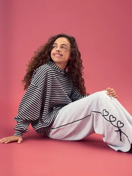 Reserved Pantaloni de trening cu fundițe deschis gri