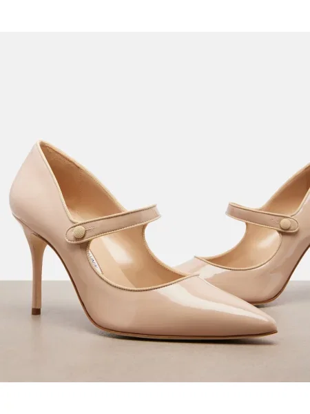 Pantofi cu toc Manolo Blahnik din piele de lac bej