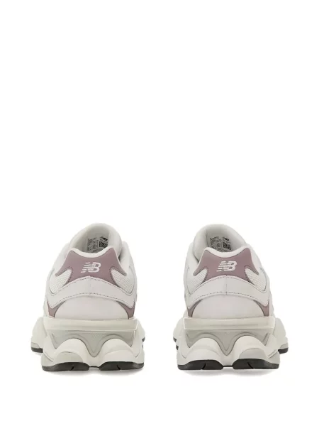 Semišový sportovní top New Balance s výšivkou s kapucí černý