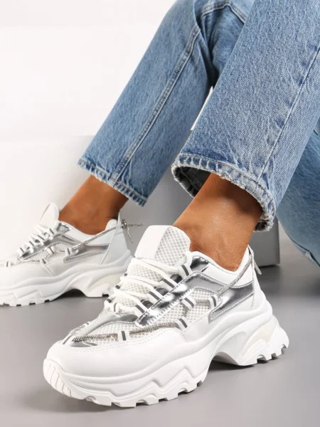 Sneakers Albi cu Șiret Ornamental și Pietre Strass pe Talpă Groasă Fionalee alb