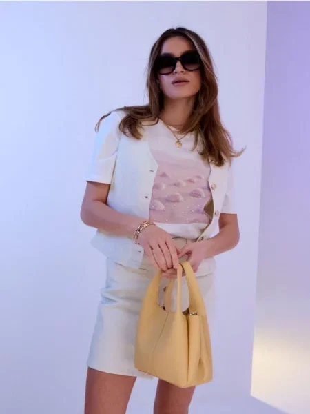 Джинсова жилетка з декоративними ґудзиками кремовий