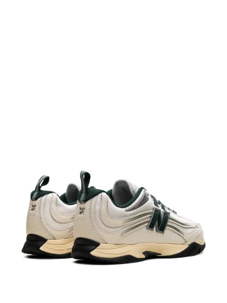Sneakerși New Balance din piele de căprioară alb