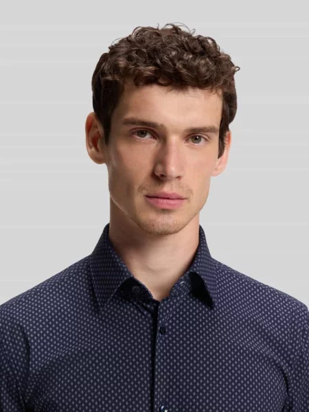 Koszula o kroju slim fit z wzorem na całej powierzchni model Boss niebieska