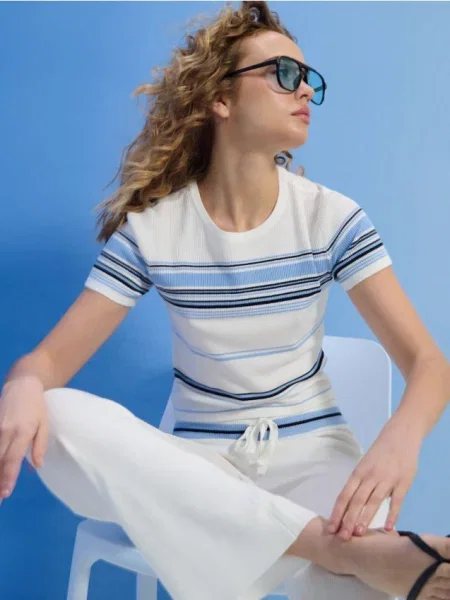 Трикотажна блуза в рубчик з коротким рукавом кремовий