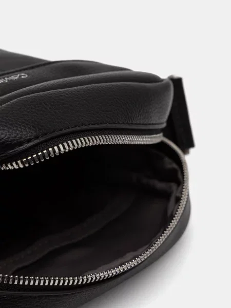 Calvin Klein Válltáska fekete