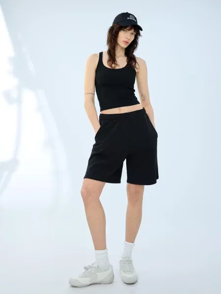 Bershka Bermudy Z Dzianiny Dresowej Z Haftem Kobieta L czarny