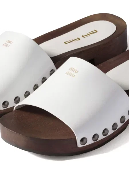 Δερμάτινα πεδιλα clogs Miu Miu λευκό