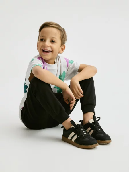 Reserved Sportovní kalhoty slim fit černý