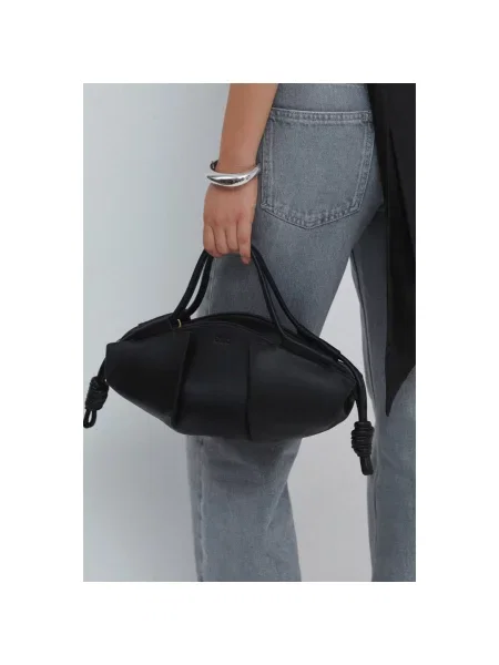 Кожаная сумка-багет Estro черная