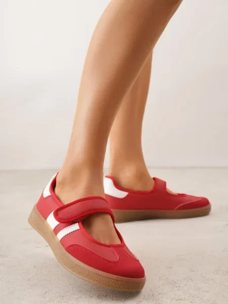 Teniși Pirel roșii