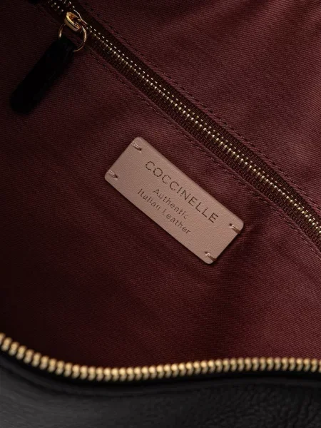 Кожаная сумка хобо Coccinelle