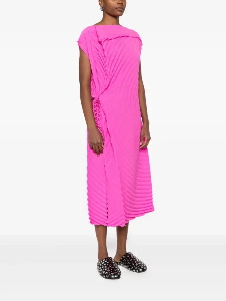 Rochie Issey Miyake plisată de costum roz