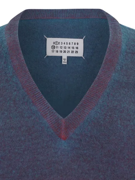 Svetr Maison Margiela s výstřihem do v modrý