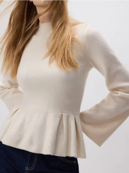 Reserved Pulover cu volan nude