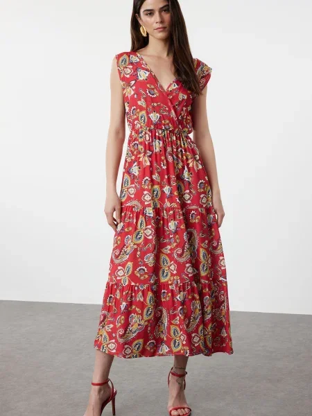 Kołnierzykowy sukienka Trendyol z etnicznym nadrukiem garniturowa czerwona