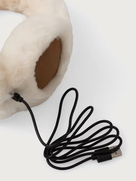 Czapka Ugg skórzana beżowa