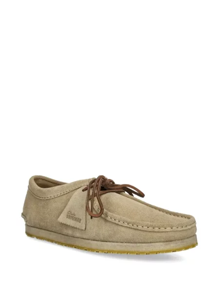 Ghete desert Clarks Originals cu șireturi din piele de căprioară maro