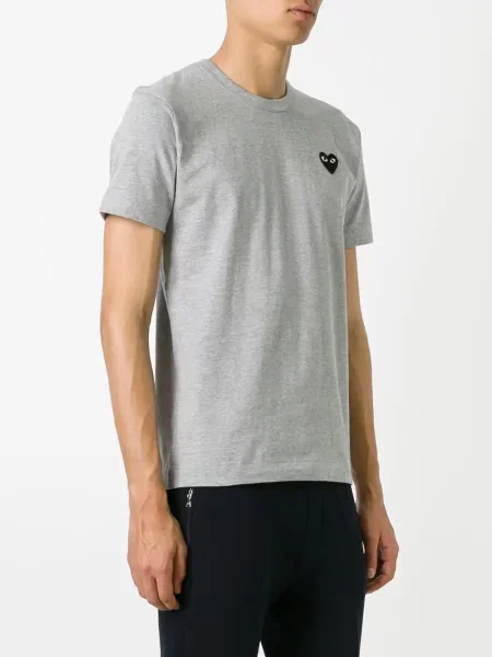 Tričko Comme Des Garçons Play se srdcovým vzorem šedé