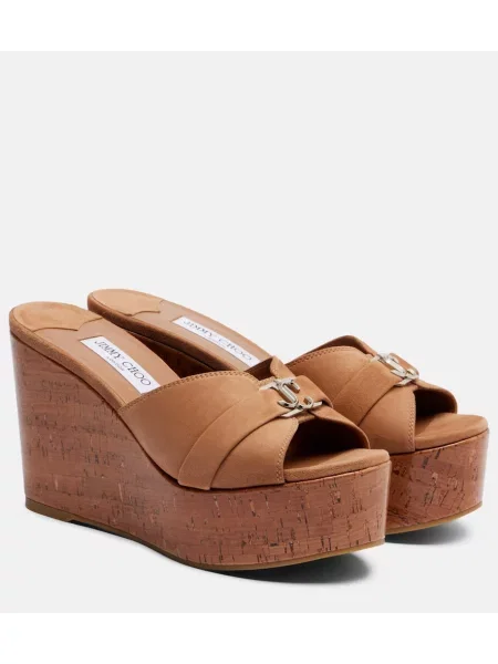 Papuci tip mules Jimmy Choo din piele de căprioară cu pană bej