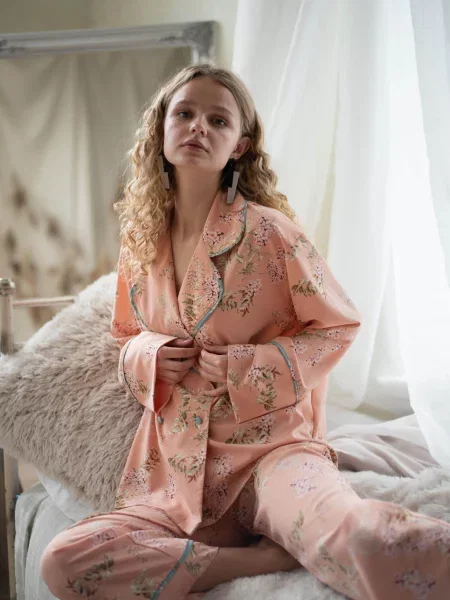 Однотонная женская пижама с брюками біла